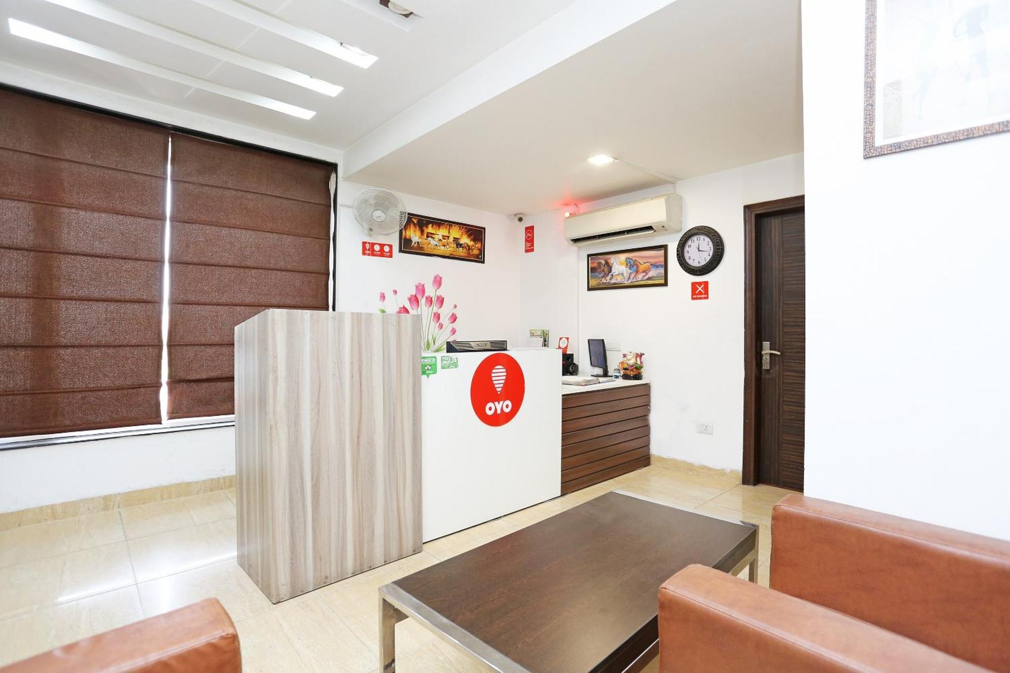Cyber Inn Ґурґаон Екстер'єр фото